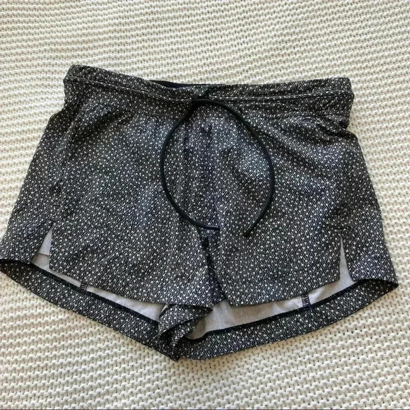 Lululemon Shorts - Womens Size 4 - Picture 2 of 7